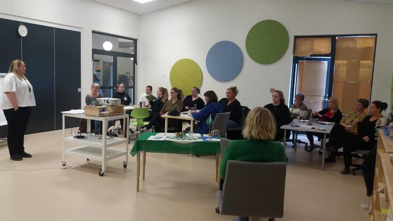 Skólastjóri segir kennurum frá